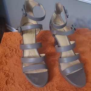 Womens size 11 scrappy sandal